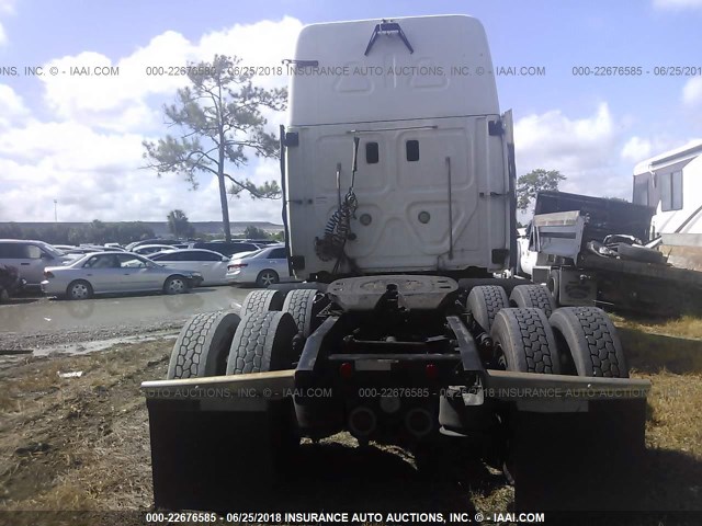 1FUJGLBG3CSBL3920 - 2012 FREIGHTLINER CASCADIA 125  WHITE photo 8