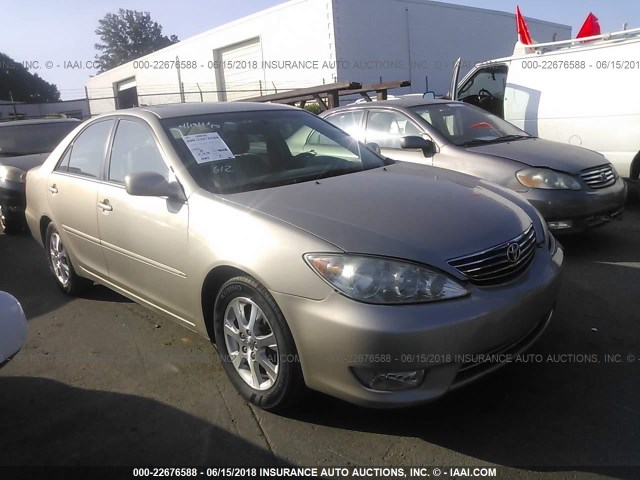 4T1BF32K35U092322 - 2005 TOYOTA CAMRY LE/XLE/SE ოქროსფერი ფოტო 1