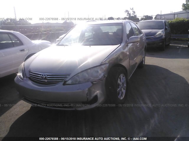 4T1BF32K35U092322 - 2005 TOYOTA CAMRY LE/XLE/SE ოქროსფერი ფოტო 2