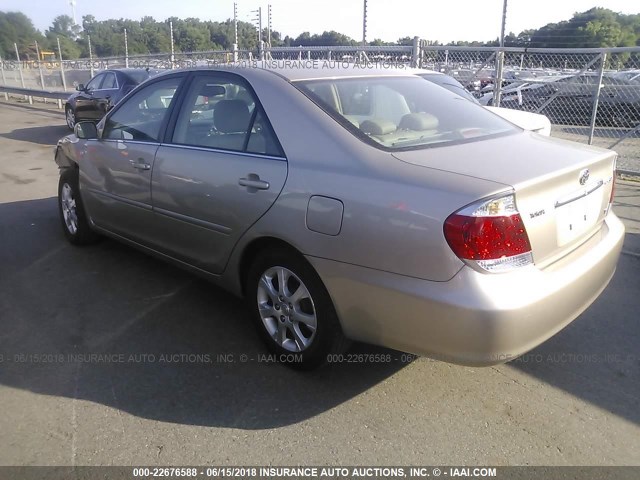 4T1BF32K35U092322 - 2005 TOYOTA CAMRY LE/XLE/SE ოქროსფერი ფოტო 3