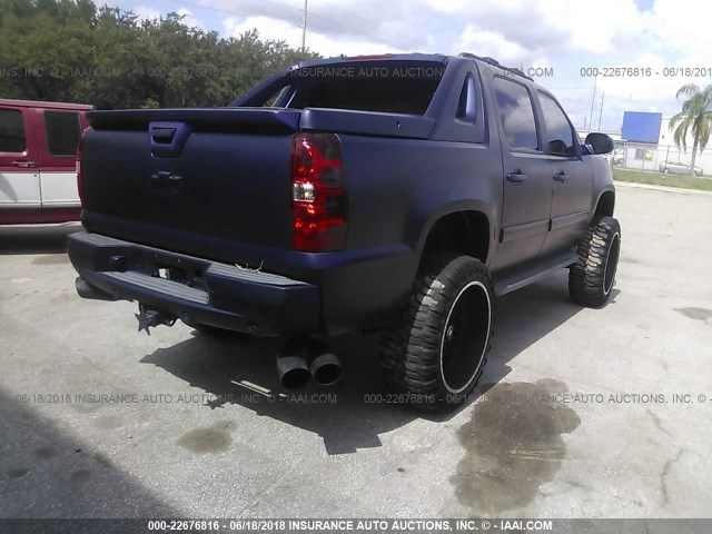 3GNMCFE04BG120877 - 2011 CHEVROLET AVALANCHE LT BLUE photo 4