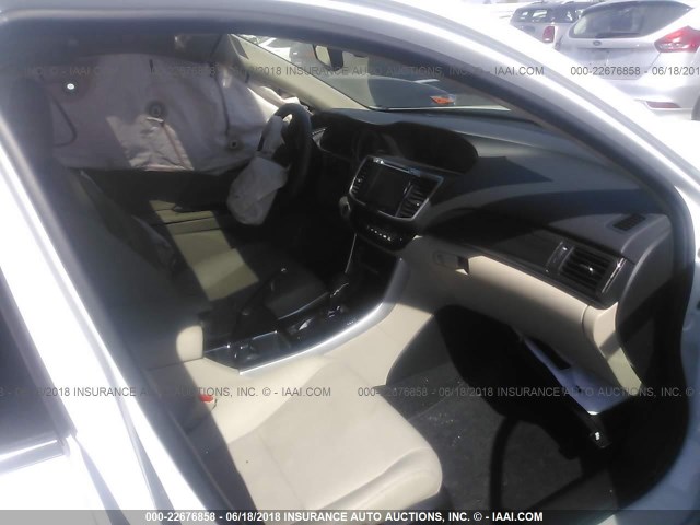 1HGCR3F9XGA029182 - 2016 HONDA ACCORD TOURING WHITE photo 5
