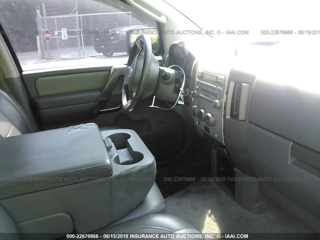 1N6BA07AX5N573726 - 2005 NISSAN TITAN XE/SE/LE BLACK photo 5