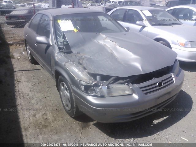 JT2BF22K5W0143934 - 1998 TOYOTA CAMRY CE/LE/XLE GOLD photo 1