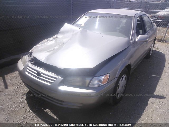 JT2BF22K5W0143934 - 1998 TOYOTA CAMRY CE/LE/XLE GOLD photo 2