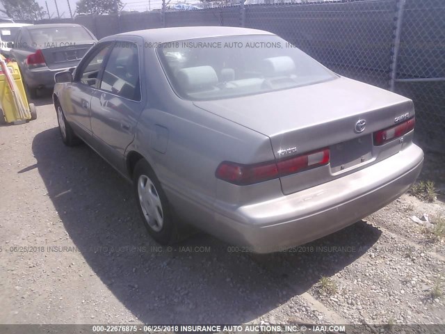 JT2BF22K5W0143934 - 1998 TOYOTA CAMRY CE/LE/XLE GOLD photo 3