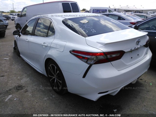 JTNB11HK7J3013521 - 2018 TOYOTA CAMRY L/LE/XLE/SE/XSE WHITE photo 3