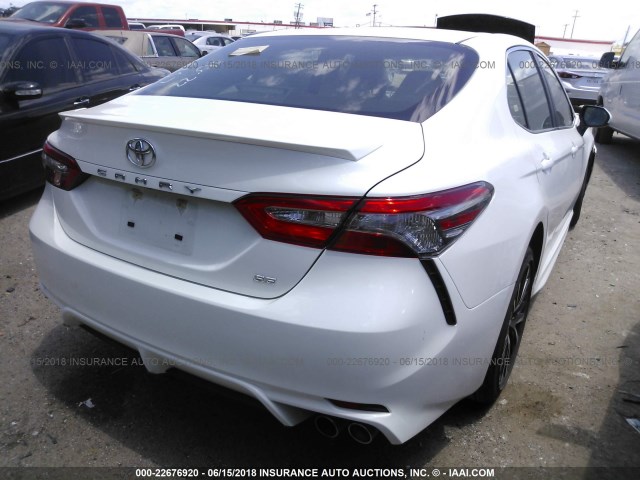 JTNB11HK7J3013521 - 2018 TOYOTA CAMRY L/LE/XLE/SE/XSE WHITE photo 4