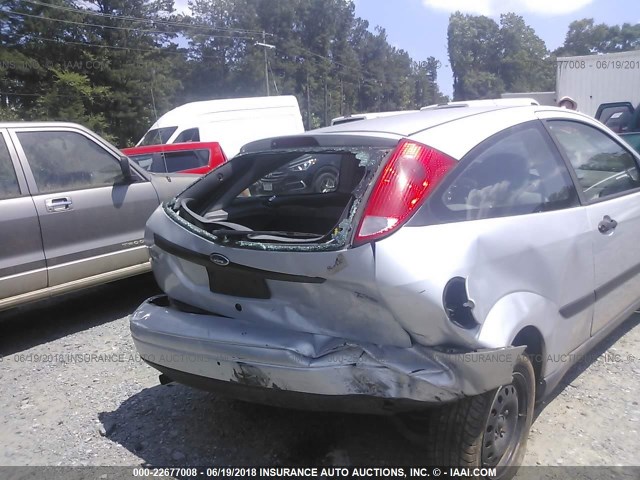 3FAFP3133YR213851 - 2000 FORD FOCUS ZX3 SILVER photo 6