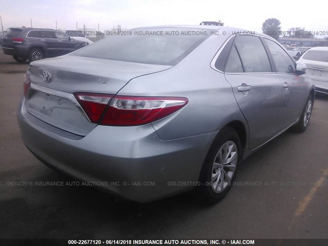 4T1BF1FK1GU570819 - 2016 TOYOTA CAMRY LE/XLE/SE/XSE SILVER photo 4