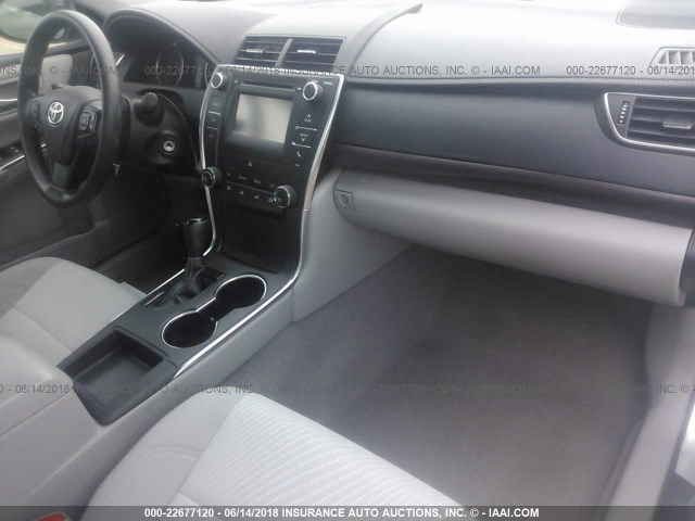 4T1BF1FK1GU570819 - 2016 TOYOTA CAMRY LE/XLE/SE/XSE SILVER photo 5