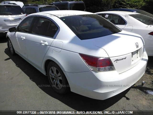 1HGCP2F49AA108161 - 2010 HONDA ACCORD LXP WHITE photo 3