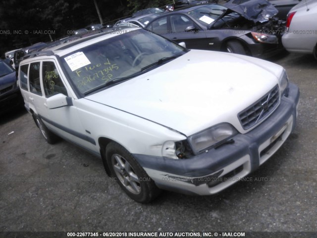 YV1LZ5642W2512604 - 1998 VOLVO V70 XC WHITE photo 1