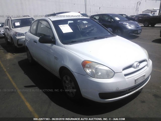 KMHCM36CX8U085997 - 2008 HYUNDAI ACCENT GS WHITE photo 1