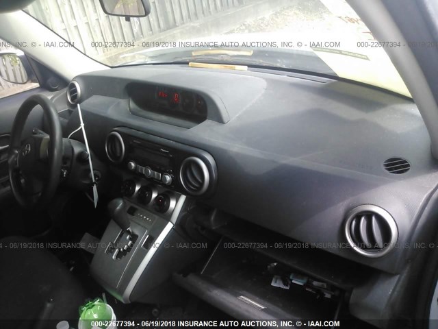 JTLKE50E181029097 - 2008 TOYOTA SCION XB Weiß Foto 5