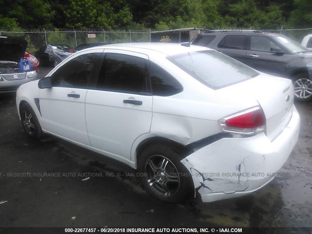 1FAHP35N98W109558 - 2008 FORD FOCUS SE/SEL/SES WHITE photo 3