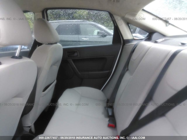 1FAHP35N98W109558 - 2008 FORD FOCUS SE/SEL/SES WHITE photo 8