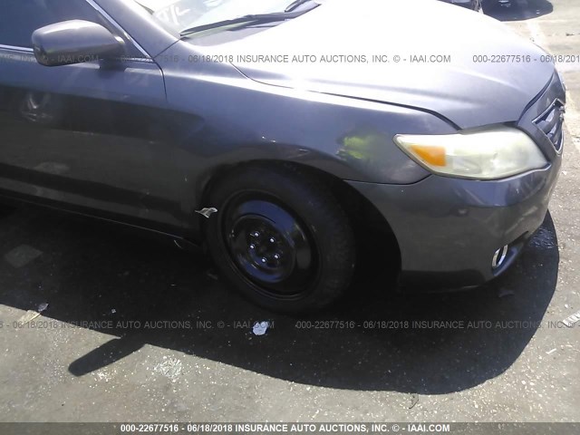 4T1BF3EKXAU035007 - 2010 TOYOTA CAMRY SE/LE/XLE 灰色 照片 6