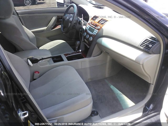4T4BE46K09R130779 - 2009 TOYOTA CAMRY SE/LE/XLE BLACK photo 5