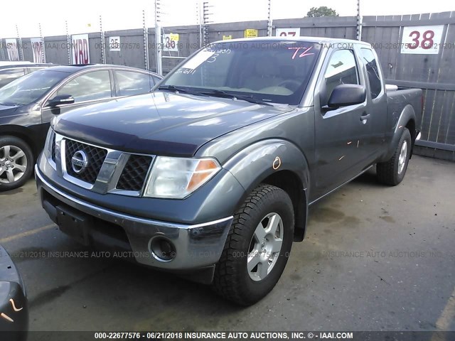 1N6AD06W28C404106 - 2008 NISSAN FRONTIER KING CAB LE/SE/OFF ROAD GRAY photo 2