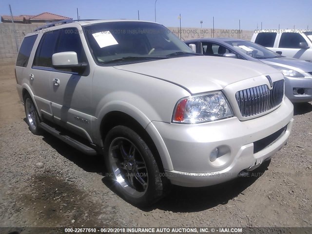 5LMFU27R34LJ35954 - 2004 LINCOLN NAVIGATOR WHITE photo 1