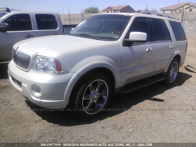 5LMFU27R34LJ35954 - 2004 LINCOLN NAVIGATOR WHITE photo 2