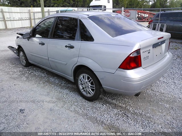 1FAFP34N47W251260 - 2007 FORD FOCUS ZX4/S/SE/SES SILVER photo 3