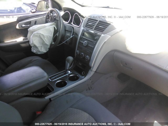 1GNKRFED7BJ315928 - 2011 CHEVROLET TRAVERSE LS GRAY photo 5