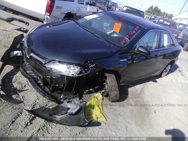 4T1BD1FK8HU215489 - 2017 TOYOTA CAMRY HYBRID/LE/XLE/SE GRAY photo 2