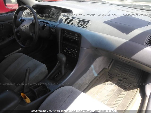 JT2BG22K0W0190995 - 1998 TOYOTA CAMRY CE/LE/XLE 灰色 照片 5