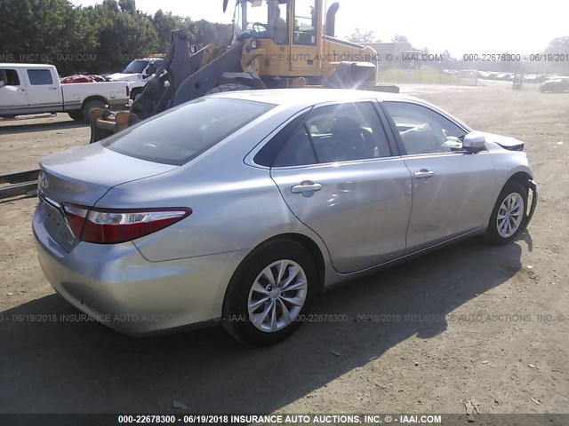 4T1BF1FK0FU903364 - 2015 TOYOTA CAMRY LE/XLE/SE/XSE 银色 照片 4