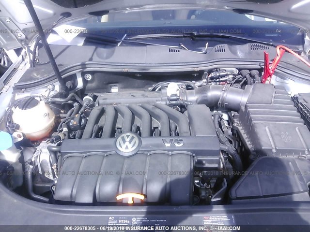 WVWDU73C98P125439 - 2008 VOLKSWAGEN PASSAT VR6 4MOTION SILVER photo 10