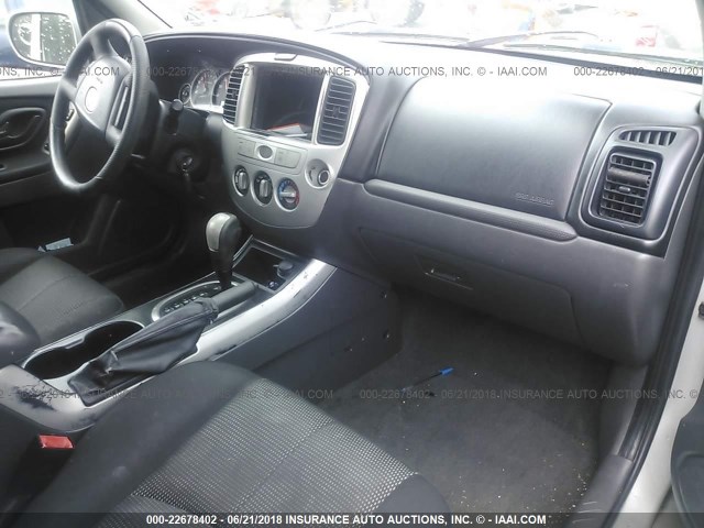 4F2YZ04186KM17875 - 2006 MAZDA TRIBUTE S SILVER photo 5