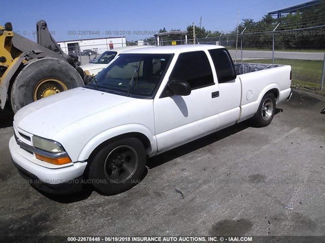 1GCCS195118106312 - 2001 CHEVROLET S TRUCK S10 WHITE photo 2