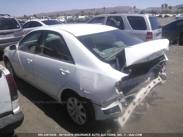 4T1BE32KX4U320091 - 2004 TOYOTA CAMRY LE/XLE/SE თეთრი ფოტო 3