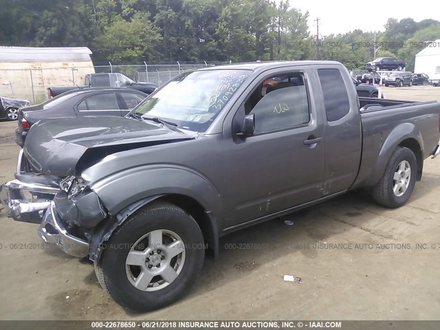 1N6AD06W55C450394 - 2005 NISSAN FRONTIER KING CAB LE/SE/OFF ROAD GRAY photo 2