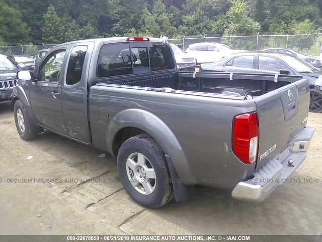 1N6AD06W55C450394 - 2005 NISSAN FRONTIER KING CAB LE/SE/OFF ROAD GRAY photo 3