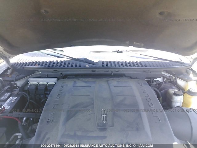 5LMFU28515LJ17983 - 2005 LINCOLN NAVIGATOR WHITE photo 10