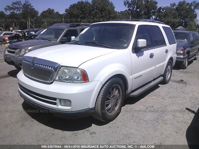 5LMFU28515LJ17983 - 2005 LINCOLN NAVIGATOR WHITE photo 2