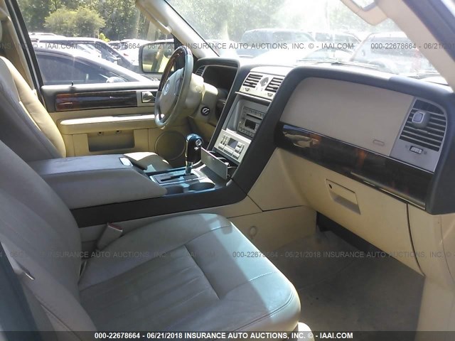 5LMFU28515LJ17983 - 2005 LINCOLN NAVIGATOR WHITE photo 5