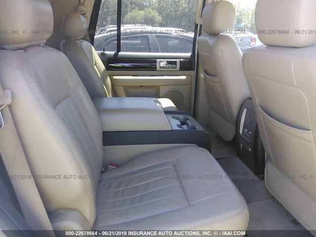 5LMFU28515LJ17983 - 2005 LINCOLN NAVIGATOR WHITE photo 8