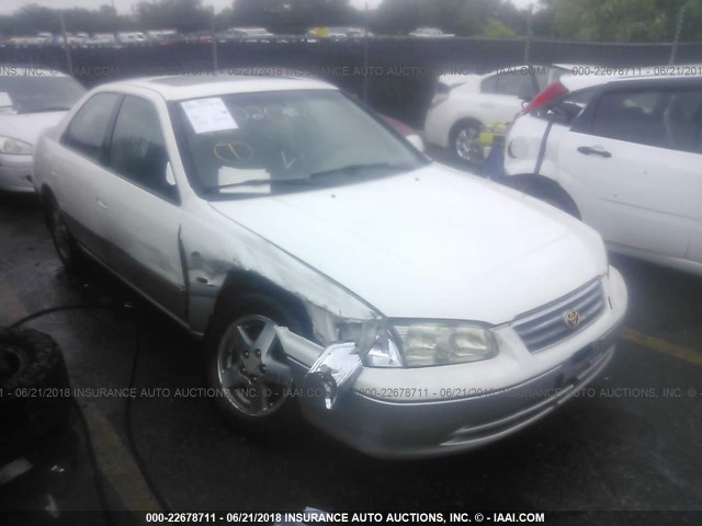 JT2BG22K610584431 - 2001 TOYOTA CAMRY CE/LE/XLE WHITE photo 1