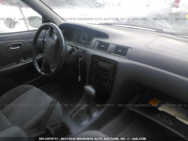 JT2BG22K610584431 - 2001 TOYOTA CAMRY CE/LE/XLE 白色 照片 5
