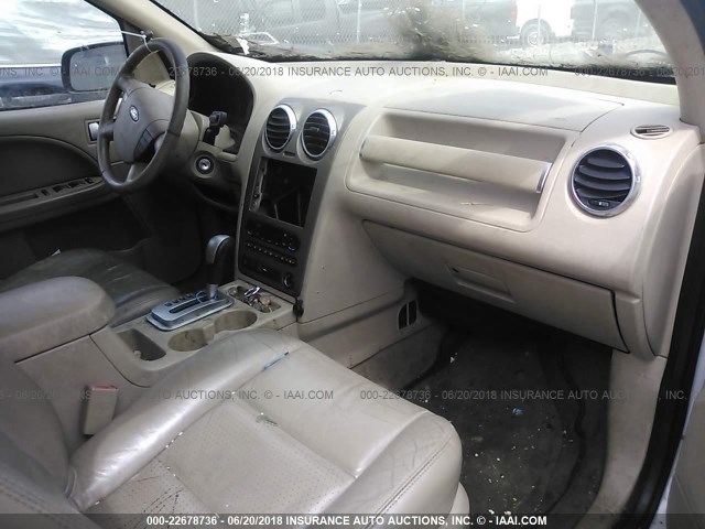 1FMZK02175GA21767 - 2005 FORD FREESTYLE SEL WHITE photo 5