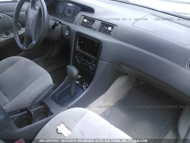 4T1BG22K3XU558762 - 1999 TOYOTA CAMRY CE/LE/XLE GREEN photo 5