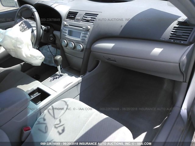 4T4BE46K39R071484 - 2009 TOYOTA CAMRY SE/LE/XLE 银色 照片 5