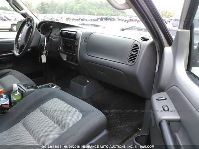 1FMZU67K45UB82027 - 2005 FORD EXPLORER SPORT TR  Pewter photo 5