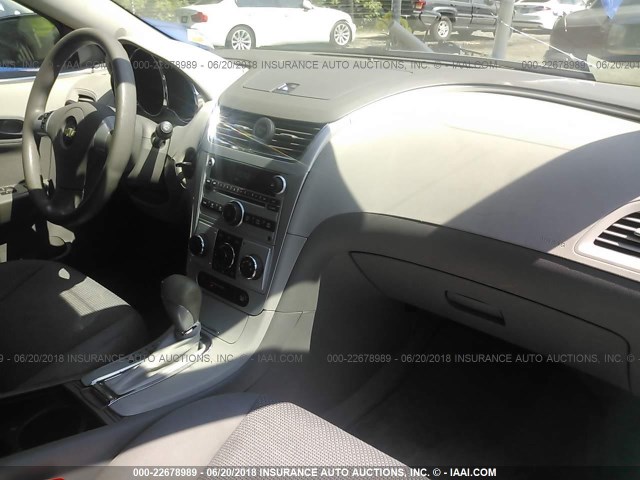 1G1ZG57B48F247658 - 2008 CHEVROLET MALIBU LS 银色 照片 5