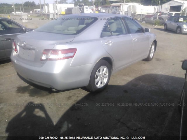 4T4BF3EK5BR201487 - 2011 TOYOTA CAMRY SE/LE/XLE ვერცხლისფერი ფოტო 4