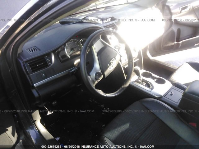 4T1BF1FK3CU592122 - 2012 TOYOTA CAMRY SE/LE/XLE შავი ფოტო 5